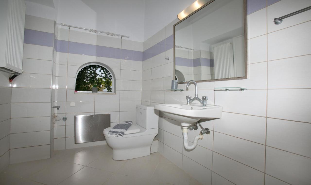 Babi'S Villa - Garden Apartment Lixouri Esterno foto